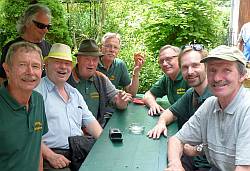 Die Steigraer Musikanten zum Männertag 2017, vom Blütengrund in Naumburg nach Freyburg zu Fuß Die Steigraer Musikanten zum Männertag 2017, vom Blütengrund in Naumburg nach Freyburg zu Fuß